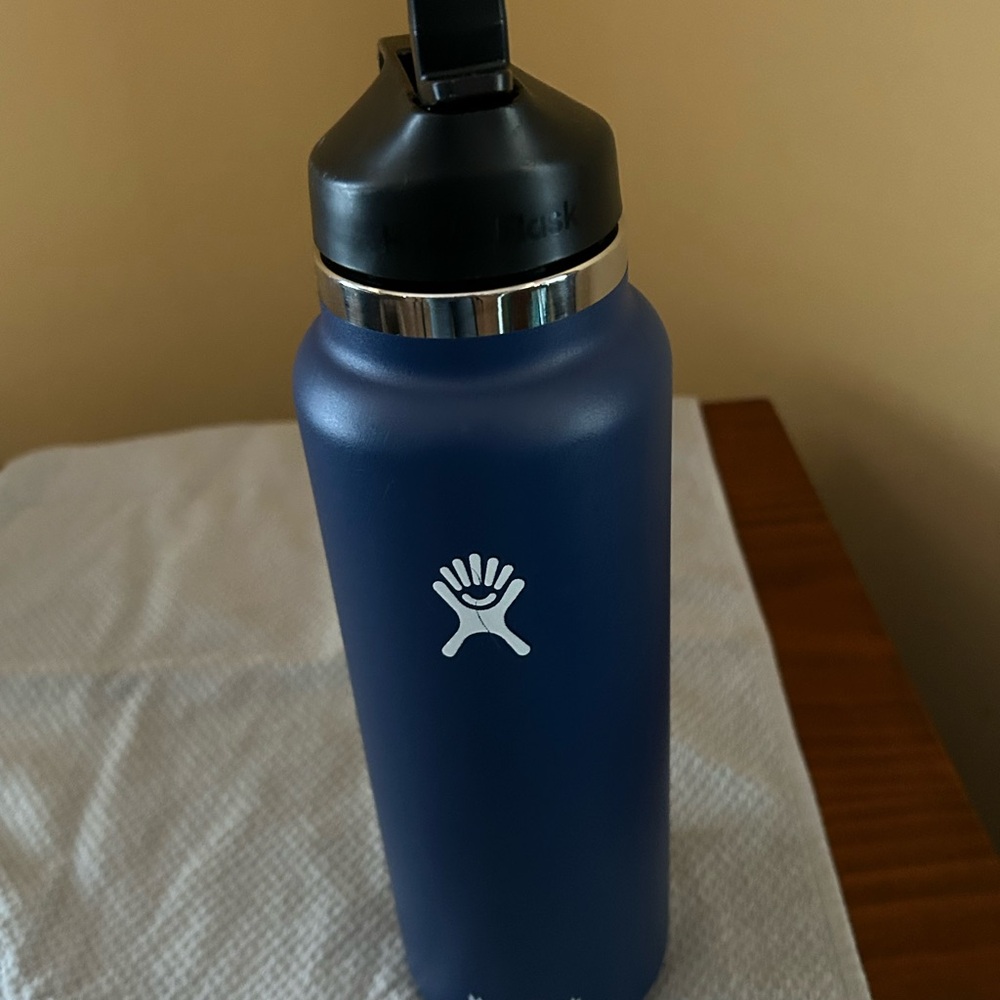 Hydro Flask Midnight Blue Bottle - Picture 4 of 8